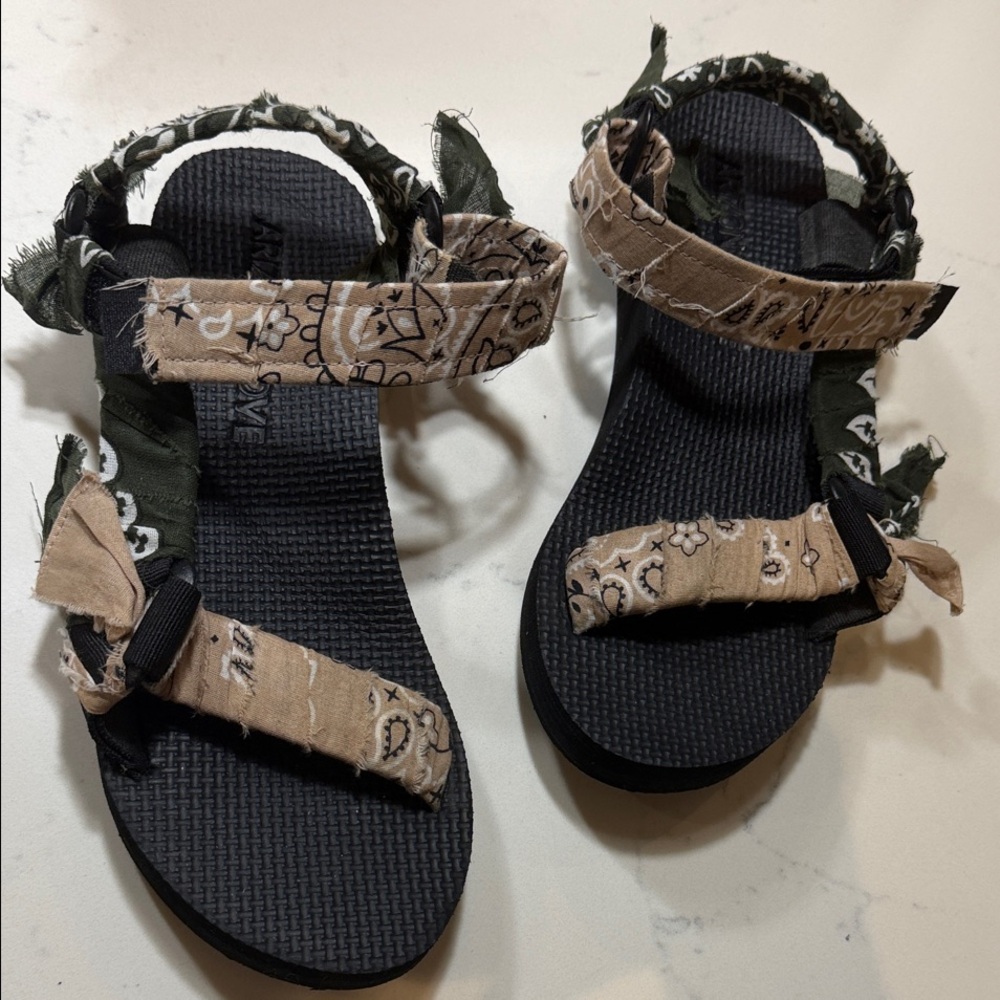Arizona Love Trekky Sandals - Green Bandana